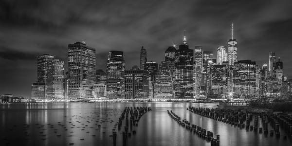 CIUDAD DE NUEVA YORK Impresión monocromática de noche | Panorama de Melanie Viola