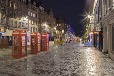Impresión nocturna de la Royal Mile de Edimburgo 