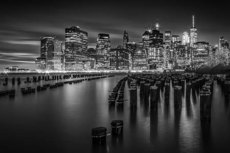 Horizonte de Manhattan por la noche | Monocromo