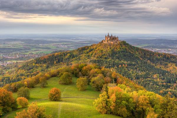 Burg Hohenzollern im Herbst de Michael Valjak