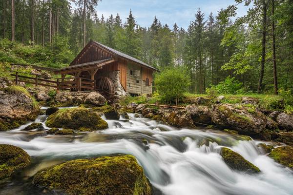 Mühle am Gollinger Wasserfall in Österreich de Michael Valjak