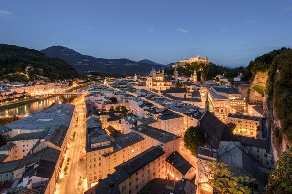 Salzburg in Österreich am Abend de Michael Valjak