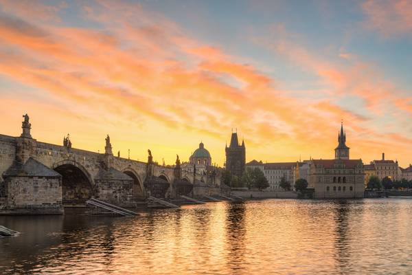Sonnenaufgang in Prag de Michael Valjak