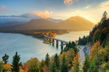 Herbst am Sylvensteinsee in Bayern