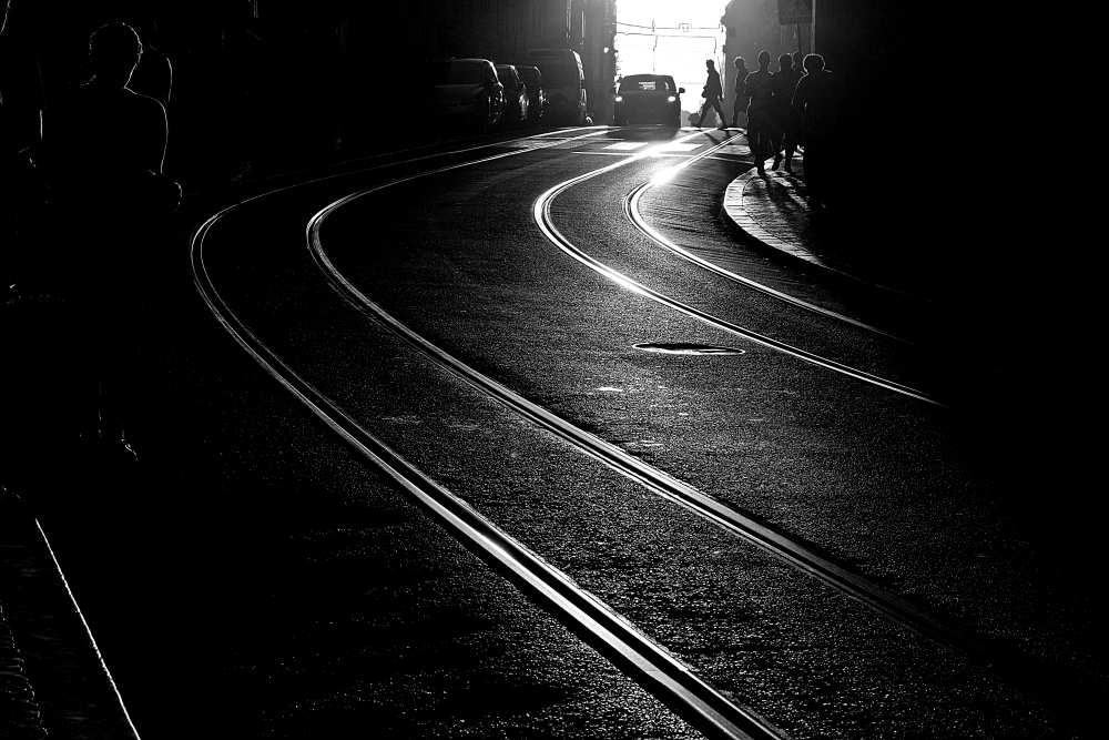 Iron rails. de Miguel Silva