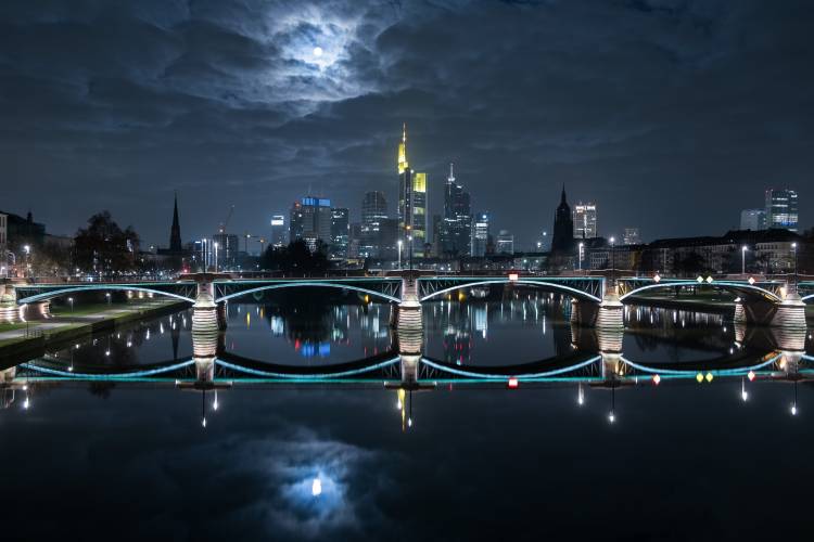 Frankfurt at Full Moon de Mike Match-Photo