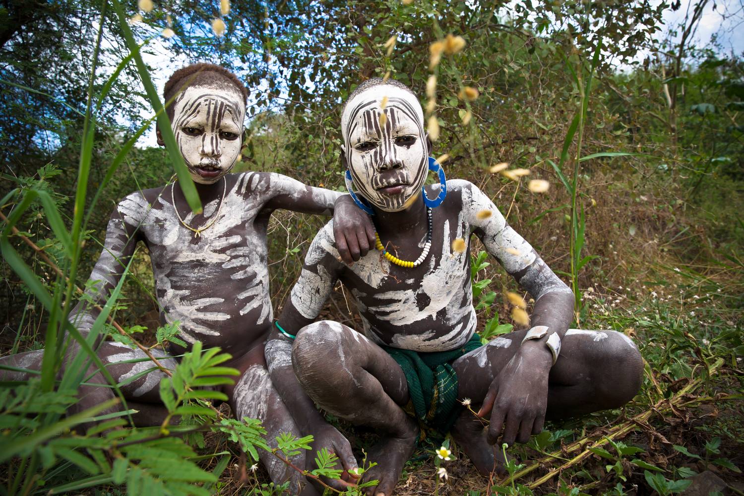Kinder aus dem Mursi Stamm in Äthiopien, Afrika. de Miro May