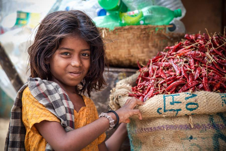 La niña y los chiles en Bangladesh, Asia de Miro May