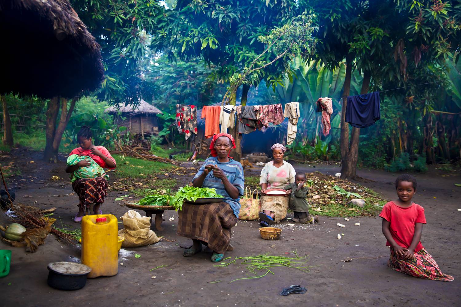 Menschen im Dorf in Äthiopien, Afrika. de Miro May