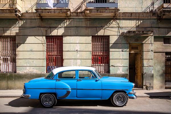 Oldtimer in light and shadow, Havana, Cuba. Havanna, Kuba de Miro May