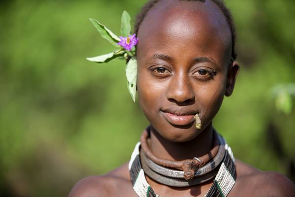 Porträt Frau aus dem Hamer Stamm, Menschen in Omo Valley, Äthiopien, Afrika de Miro May