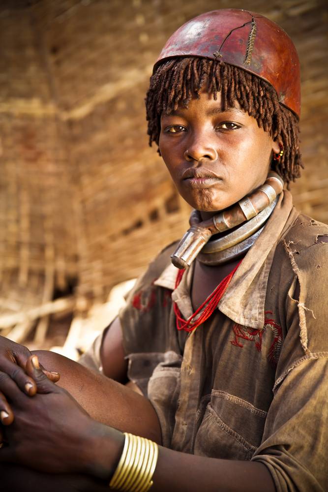 Portrait einer Frau aus dem Hamer Stamm in Omo Valley, Äthiopien, Afrika de Miro May