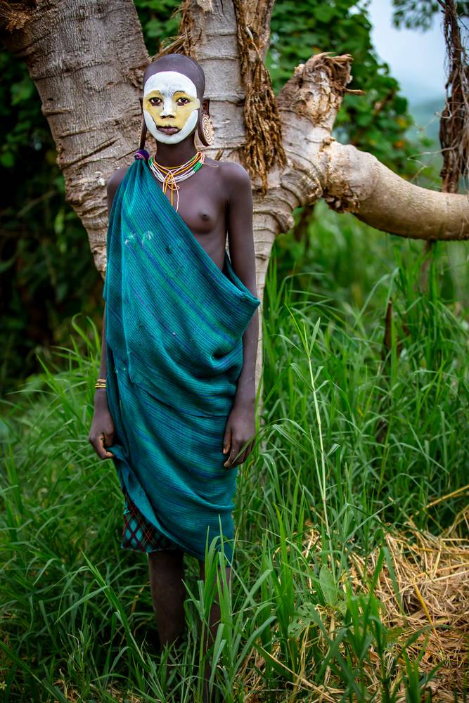 Portrait in der Natur, Omo Valley, Äthiopien, Afrika de Miro May