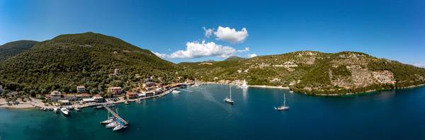 Sivota ein Hafenort im Süden der Ionischen Insel Lefkada, Griechenland de Miro May