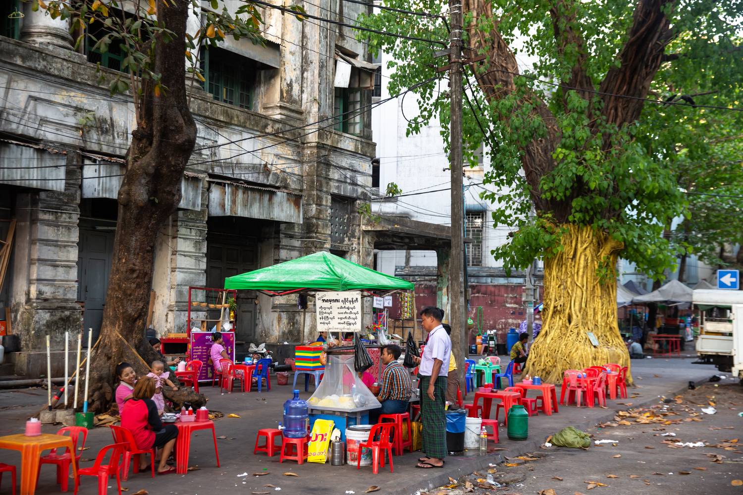 Streetfood in Yangon (Rangun) Myanmar (Burma) de Miro May