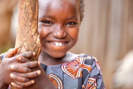 Fotografie, Porträt lachendes Mädchen in Äthiopien, Afrika. Kinder der Welt