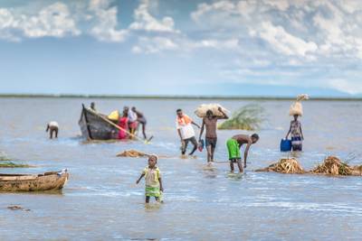Menschen am Turkana See in Kenia, Afrika.