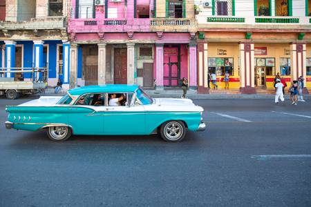 Turquoise Cadillac in Havana, Cuba. Oldtimer in Havanna, Kuba.