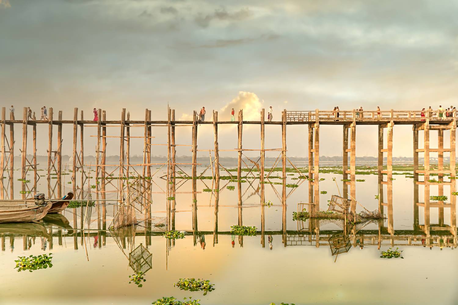 U Bein Bridge in Mandalay de Miro May