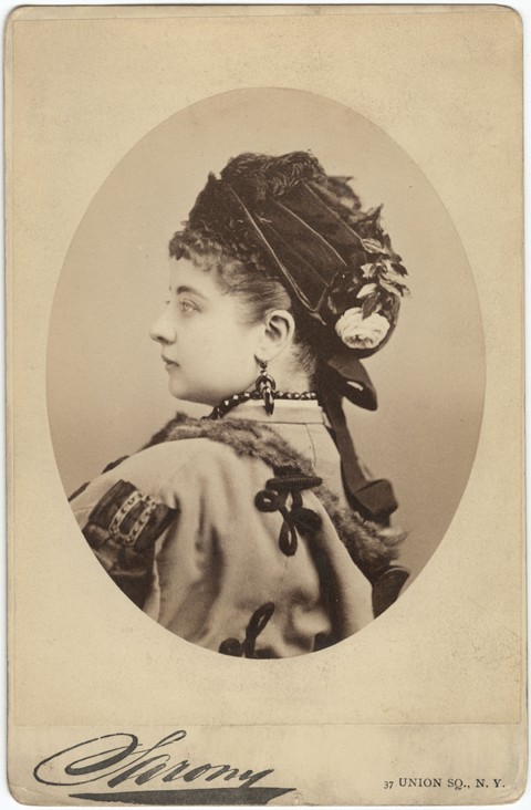 Portrait of Pauline Lucca (1841-1908) de Napoleon Sarony