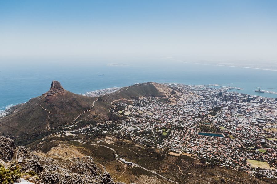 Blick vom Tafelberg auf Kapstadt, Lions Head, Signal Hill de Laura Nenz
