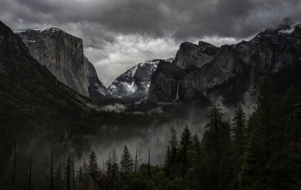 Stormy Tunnel View de Ning Lin