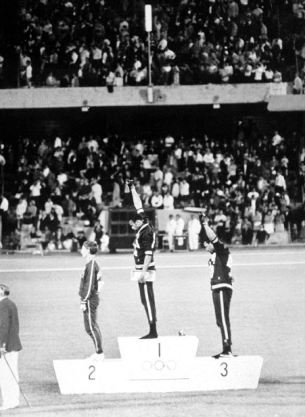 1968 Olympic Games. Mexiko City. Mens 200 m. TOMMIE SMITH, USA, Gold, and J. CARLOS, Bronze, in Blac de 