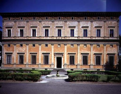 View of the facade, designed by Baldassarre Peruzzi (1481-1536) 1406 (photo) de 