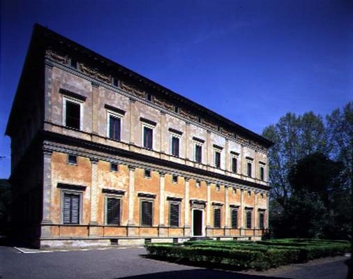 Lateral view of the facade, designed by Baldassarre Peruzzi (1481-1536) 1506 (photo) de 