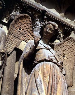 Detail of one of St. Nicaise's angels, sculpture from exterior West Facade, 14th century (stone) de 