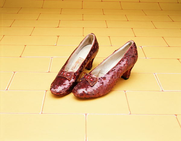 A Pair Of Ruby Slippers Worn By Judy Garland In The 1939 MGM Film ''The Wizard Of Oz'' de 