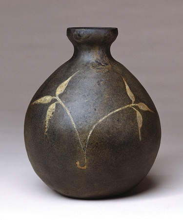 A Black-Glazed Vase de 