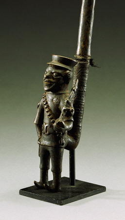 A Cameroon Brass Pipe, Of Bamun Style Depicting A Bearded German Soldier de 