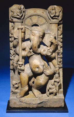 A Central Indian Pale Sandstone Stele Of Ganesha de 