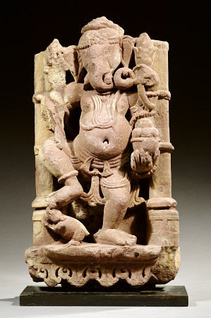 A Central Indian, Rajasthan, Red Sandstone Figure Of Ganesha Standing With His Right Leg On His Vehi de 