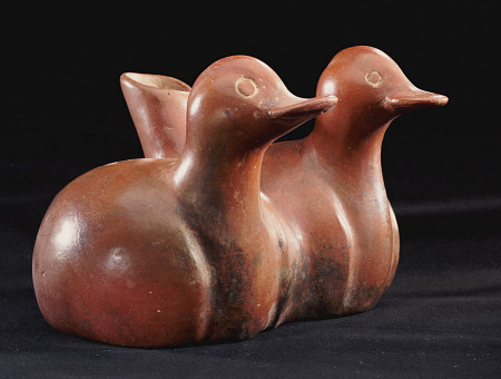 A Colima Effigy Vessel Of A  Twin Pair Of Flat-Billed Ducks Joined Together With A Central Cylindric de 
