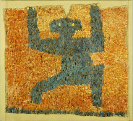 A Fine And Rare Nasca Feathered Panel, With The Figure Of A Monkey de 