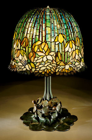 A Fine & Important ''Pond Lily'' Leaded Glass & Bronze Table Lamp de 