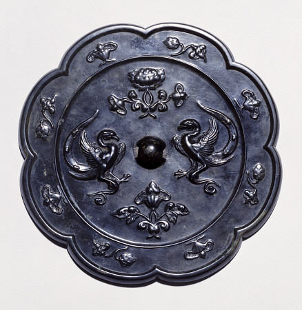 A Fine Large Bronze Circular Phoenix Mirror Cast With Two Phoenix,  Lotus Sprays And Flowers de 