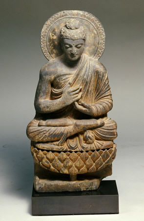 A Gandhara Grey Schist Figure Of Buddha,  2nd Century de 