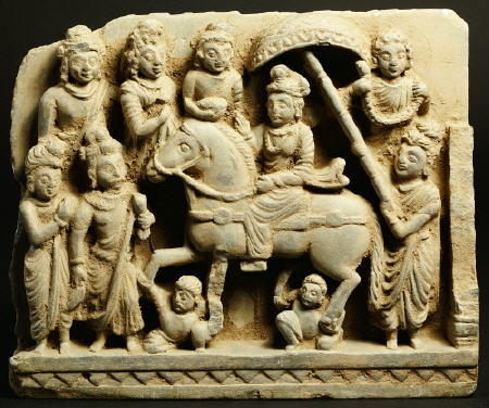 A Gandhara Style Green Steatite Relief Panel Depicting The Great Departure, Siddhartha Wearing Princ de 