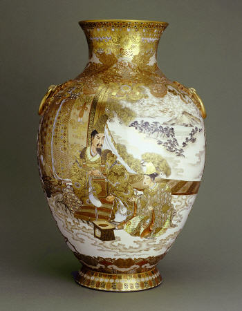 A Kinkozan Baluster Vase Decorated In Various Coloured Enamels And Gilt With Two Shaped Panels de 