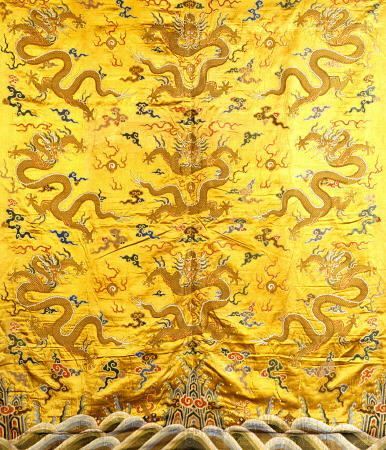 A Large Panel Of Golden Yellow Silk Satin Woven In Coloured Silks & Gilt Threads With Nine Dragons C de 