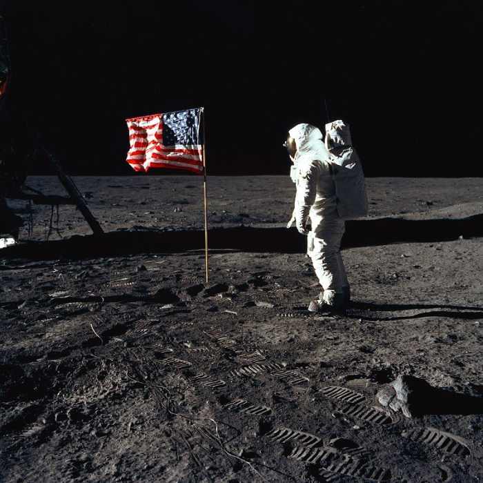 American Astronaut Edwin Buzz Aldrin walking on the moon during Apollo 11 mission de 