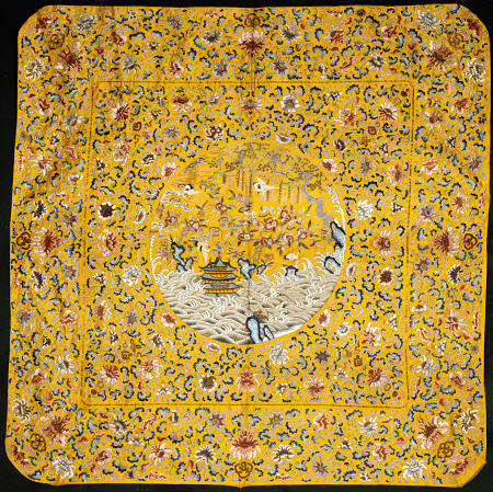 An Imperial Throne Cover Of Golden Yellow Silk Satin Densely Embroidered In Coloured Silks, de 
