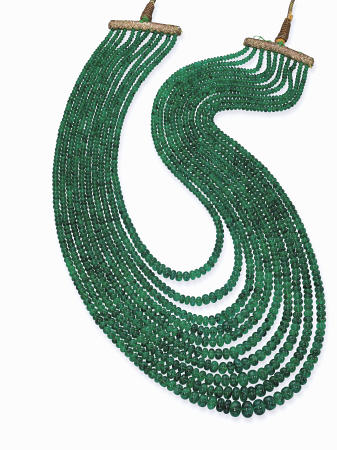 An Impressive Emerald Bead Necklace With Ten Graduated Strands Of Emerald Beads Weighing Approximate de 