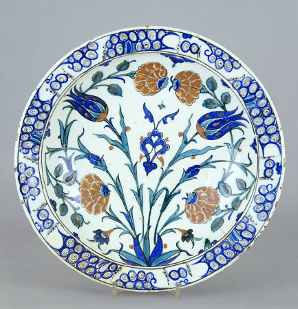 An Iznik Pottery Dish With Tulip And Peony Design, C de 