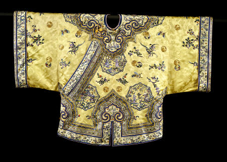 A Pale Yellow Ground Silk Embroidered Jacket de 