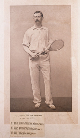 A Signed Pphotograph Of British Racquet And Tennis Champion Peter Latham With A List Of His Titles de 