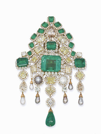 A Spectacular Emerald, Diamond And Pearl Brooch Mounted In 18k Gold de 